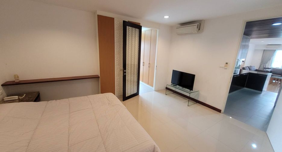For rent 3 bedrooms condo in Watthana, Bangkok