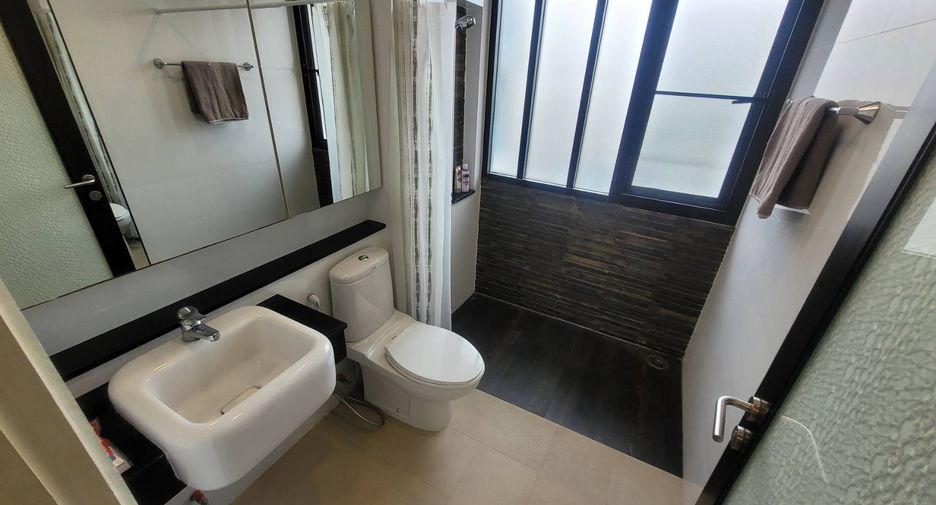 For rent 3 bedrooms condo in Watthana, Bangkok