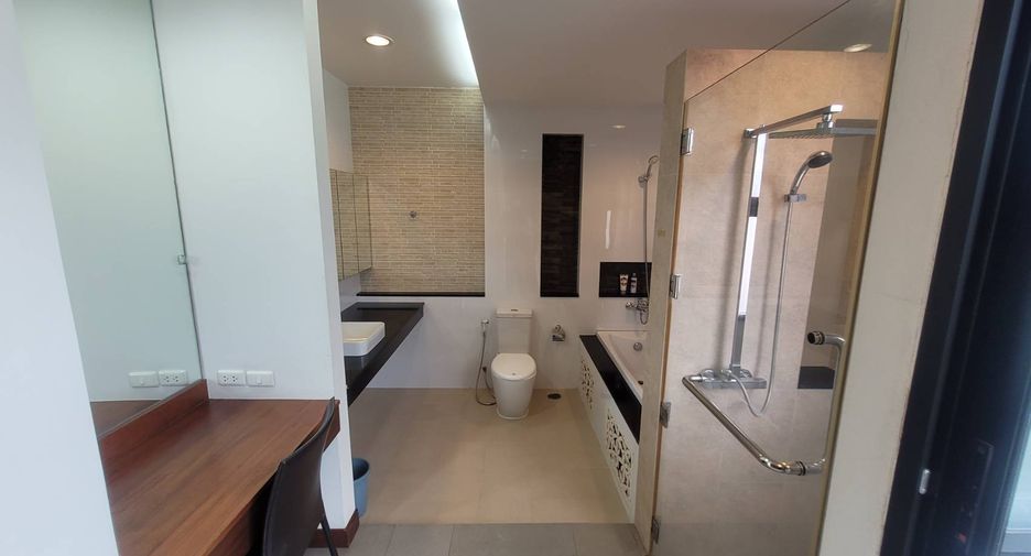 For rent 3 bedrooms condo in Watthana, Bangkok