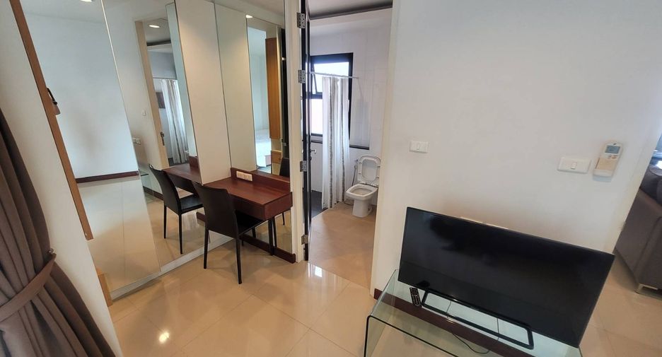 For rent 3 bedrooms condo in Watthana, Bangkok