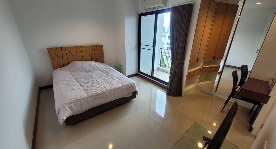 For rent 3 bedrooms condo in Watthana, Bangkok