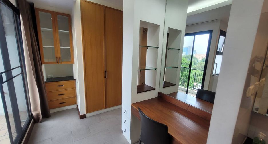 For rent 3 bedrooms condo in Watthana, Bangkok