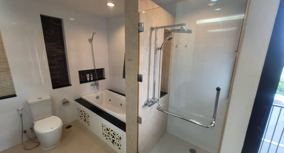 For rent 3 bedrooms condo in Watthana, Bangkok