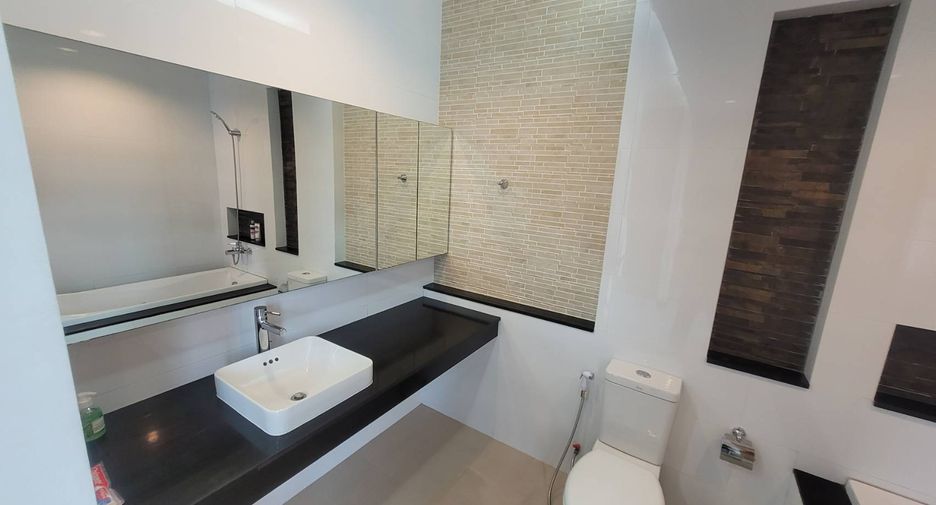 For rent 3 bedrooms condo in Watthana, Bangkok