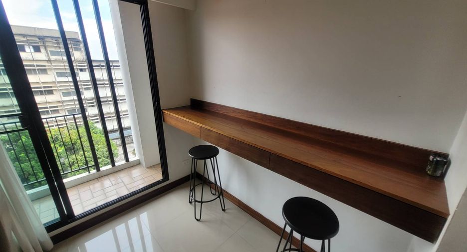 For rent 3 bedrooms condo in Watthana, Bangkok