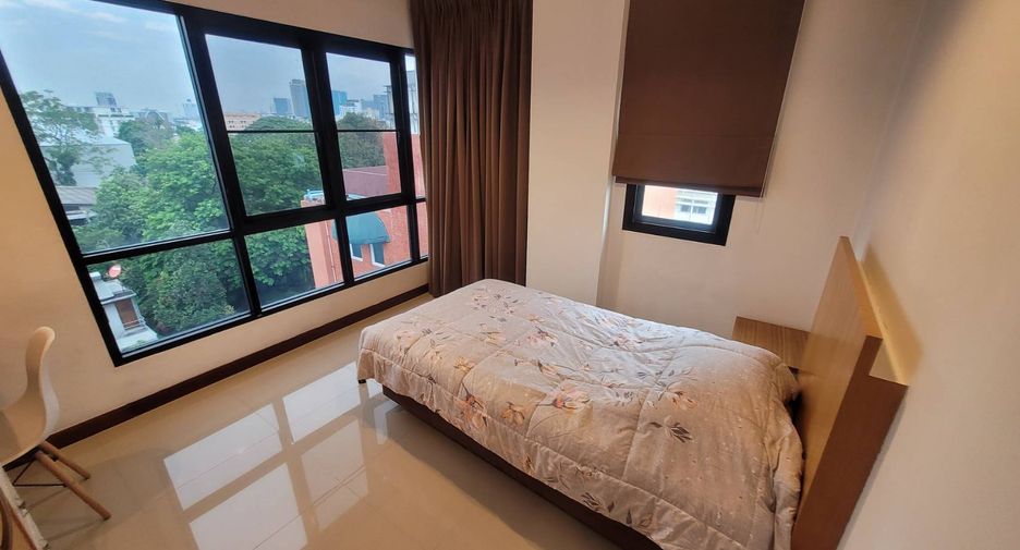For rent 3 bedrooms condo in Watthana, Bangkok