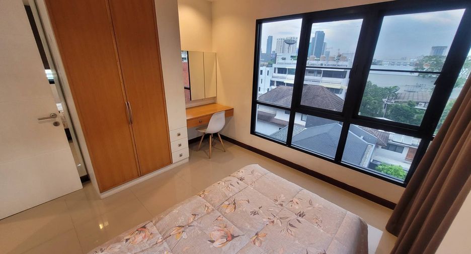 For rent 3 bedrooms condo in Watthana, Bangkok