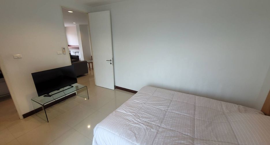 For rent 3 bedrooms condo in Watthana, Bangkok