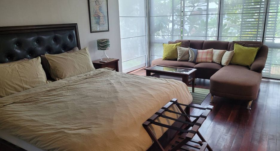For rent 3 bedrooms house in Khlong Toei, Bangkok
