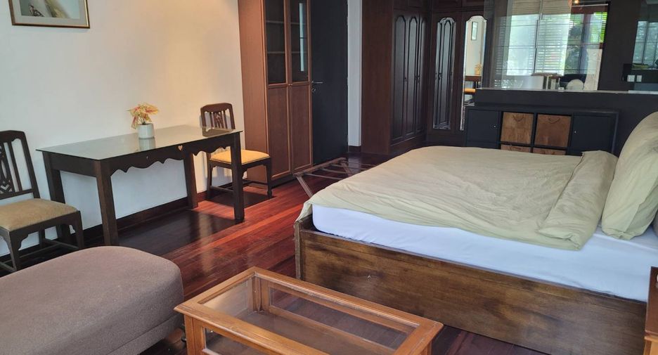 For rent 3 bedrooms house in Khlong Toei, Bangkok