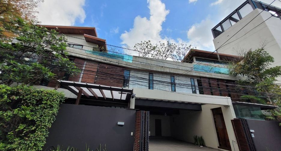 For rent 3 bedrooms house in Khlong Toei, Bangkok