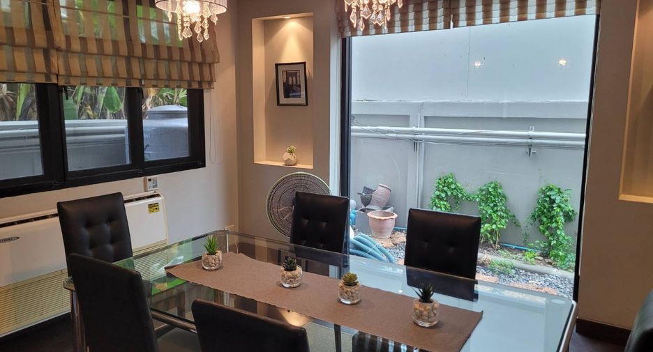 For rent 3 bedrooms house in Khlong Toei, Bangkok