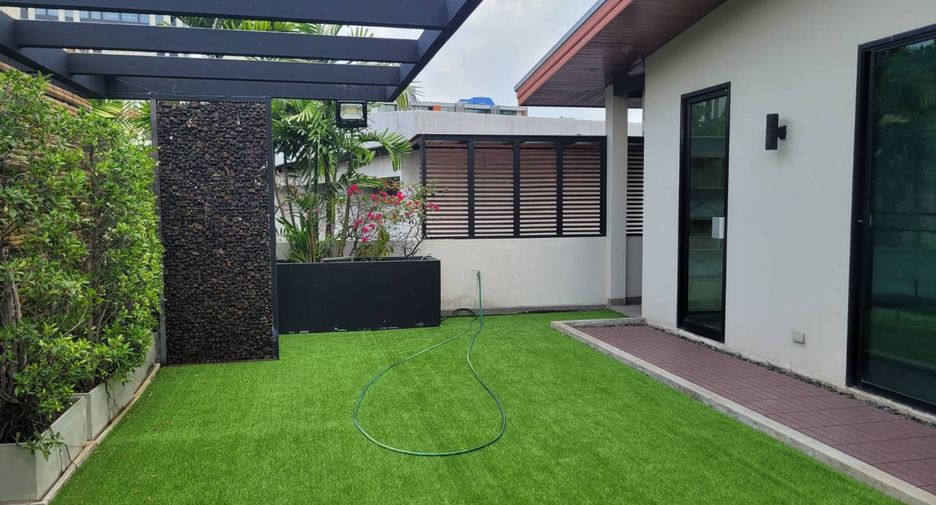 For rent 3 bedrooms house in Khlong Toei, Bangkok