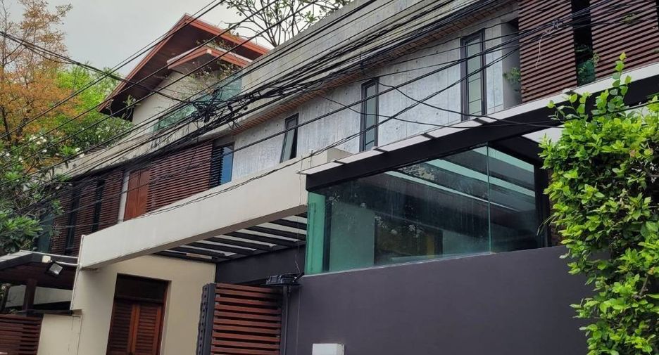 For rent 3 bedrooms house in Khlong Toei, Bangkok