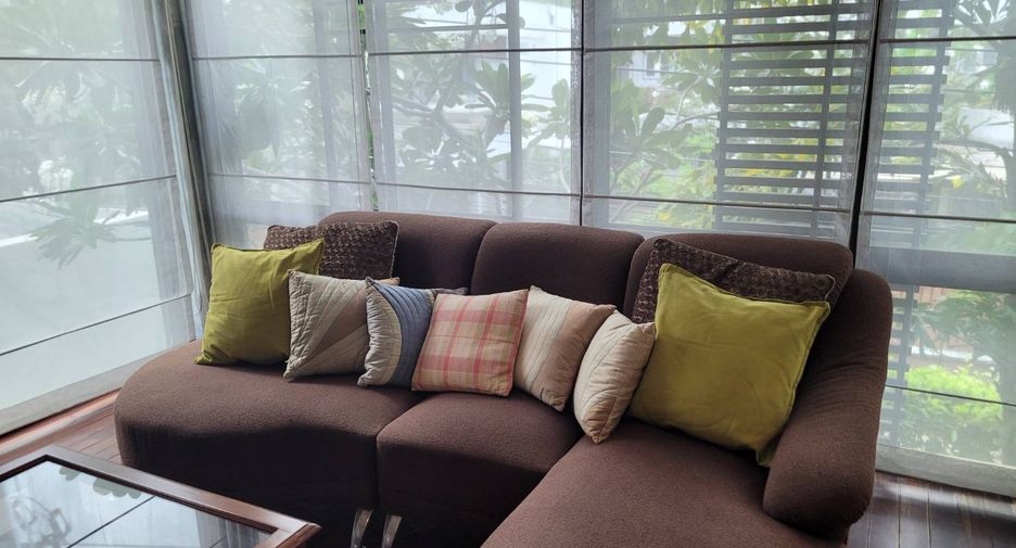 For rent 3 bedrooms house in Khlong Toei, Bangkok