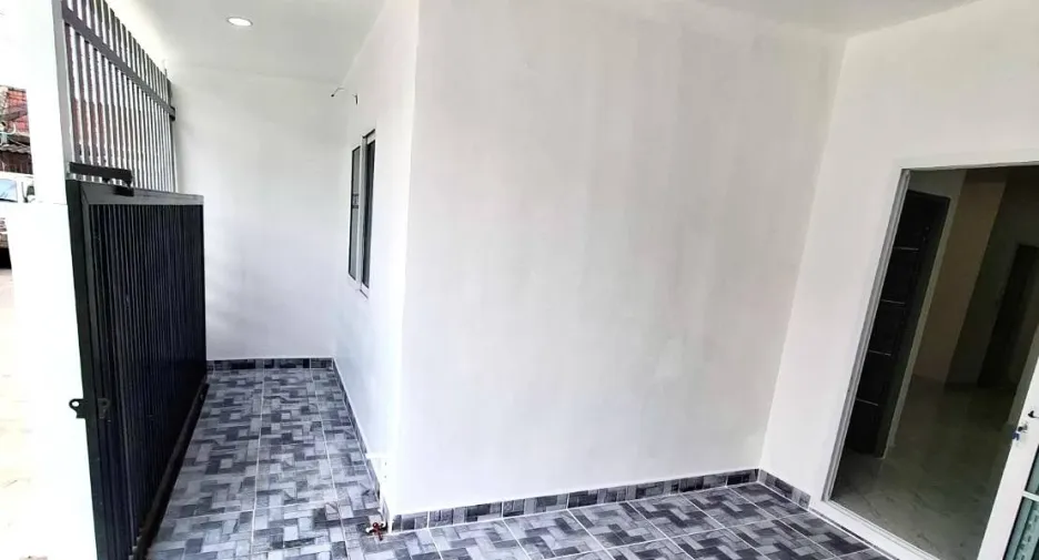 For sale 2 bedrooms townhouse in Bang Lamung, Chonburi