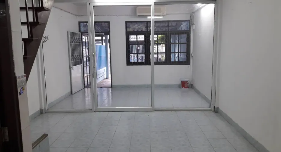 出租 2 卧室 联排别墅 在 Bang Bua Thong, Nonthaburi
