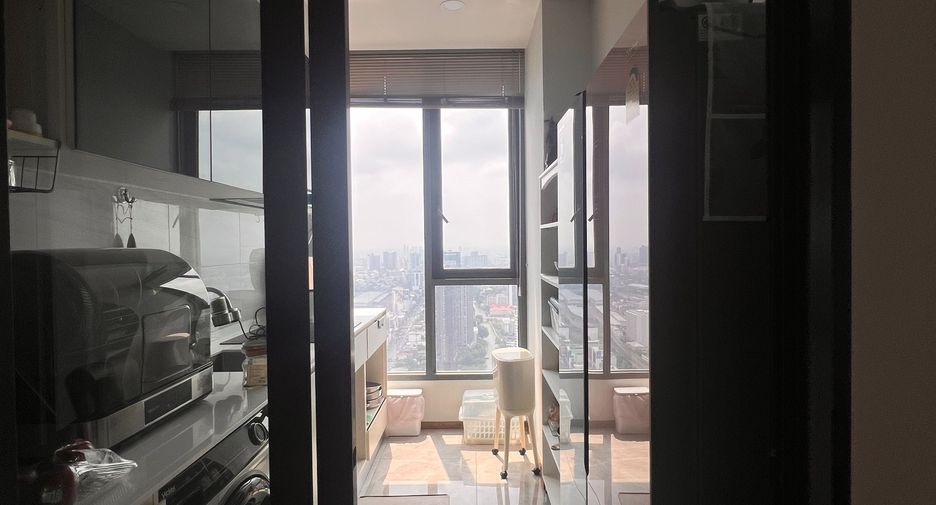 For sale 3 bedrooms condo in Watthana, Bangkok