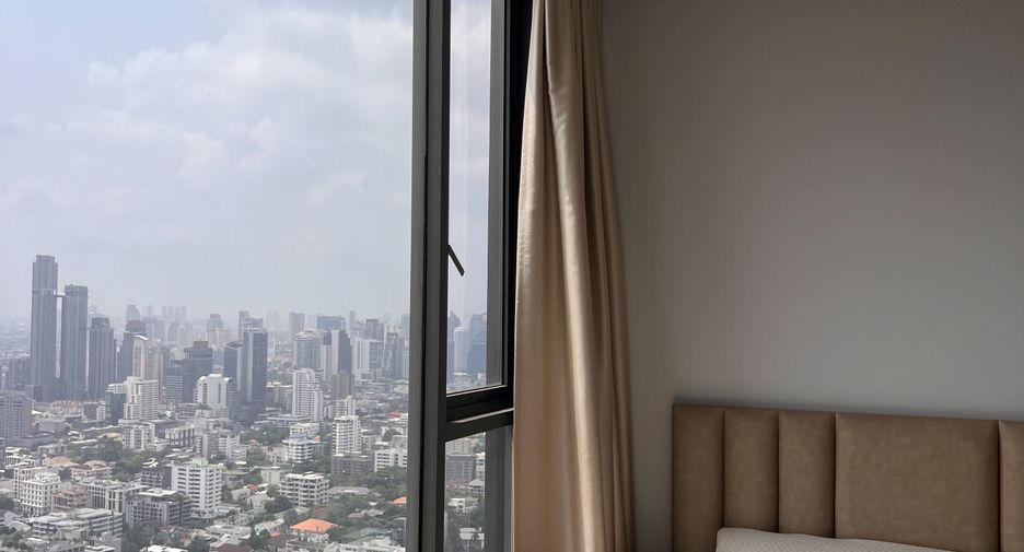 For sale 3 bedrooms condo in Watthana, Bangkok