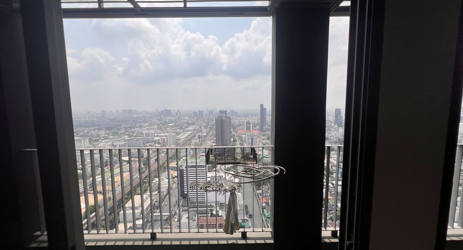 For sale 3 bedrooms condo in Watthana, Bangkok