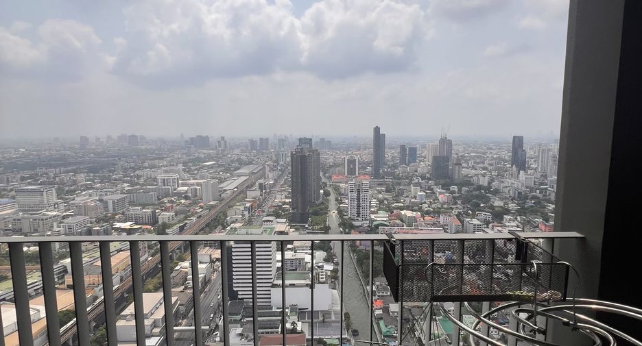 For sale 3 bedrooms condo in Watthana, Bangkok
