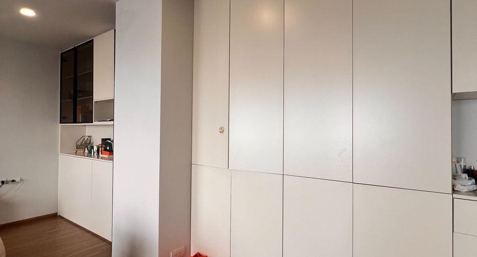 For sale 3 bedrooms condo in Watthana, Bangkok