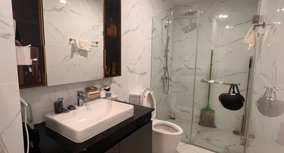 For sale 3 bedrooms condo in Watthana, Bangkok