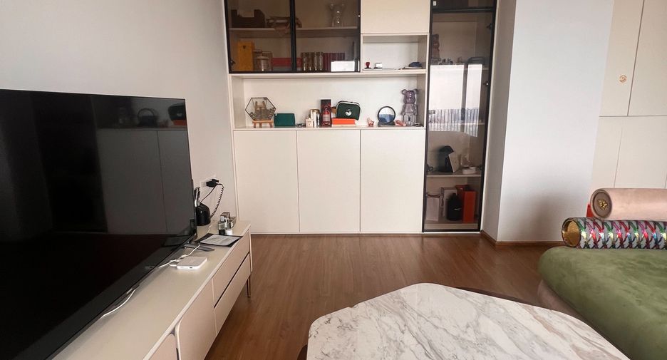 For sale 3 bedrooms condo in Watthana, Bangkok