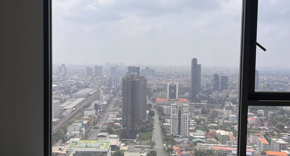 For sale 3 bedrooms condo in Watthana, Bangkok