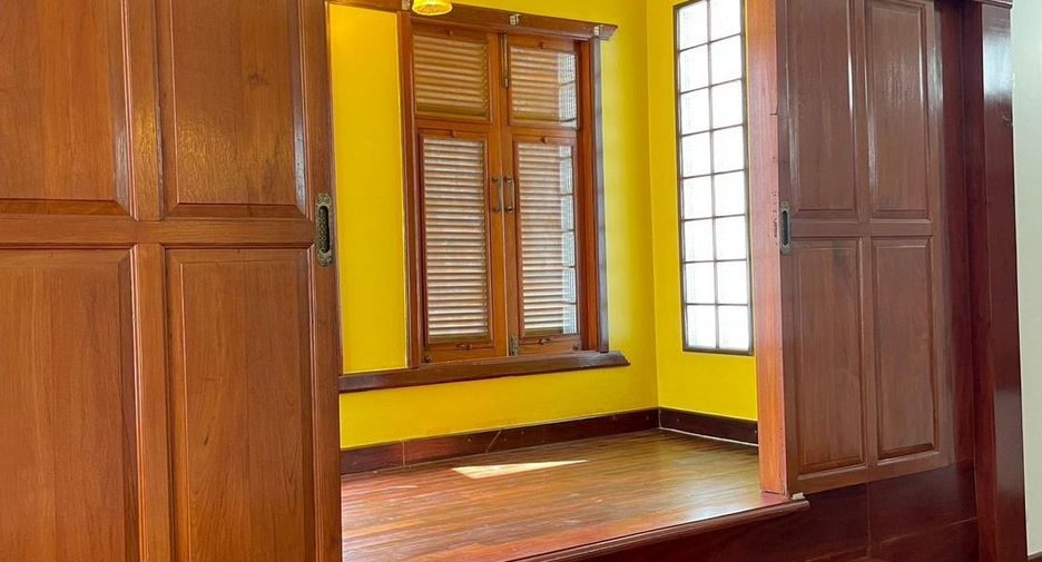 À louer 4 chambres maison à Bang Sue, Bangkok