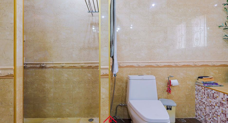 Haus zum Kauf mit 6 Zimmer in Huay Yai, Pattaya