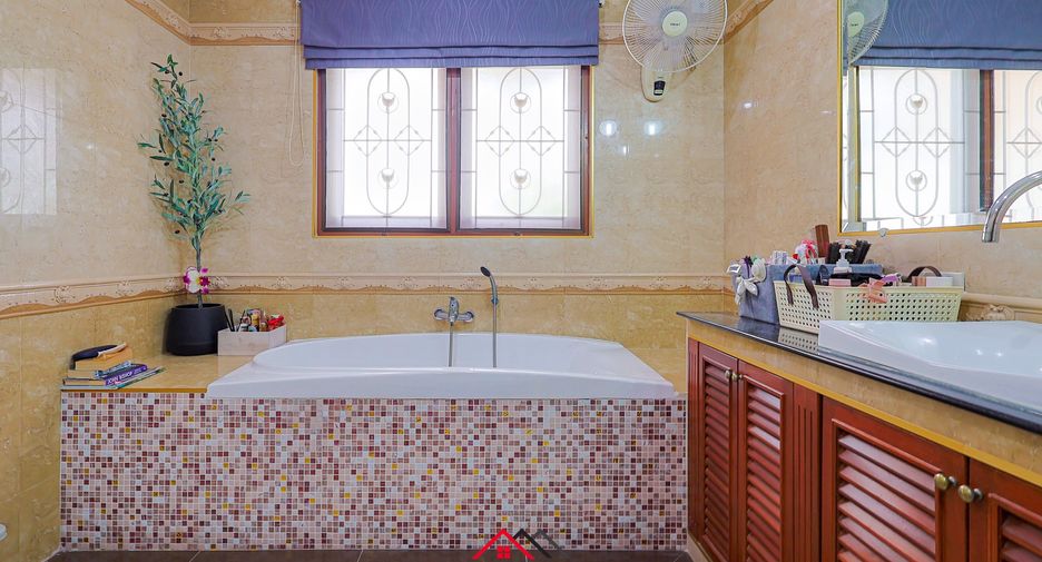 Haus zum Kauf mit 6 Zimmer in Huay Yai, Pattaya