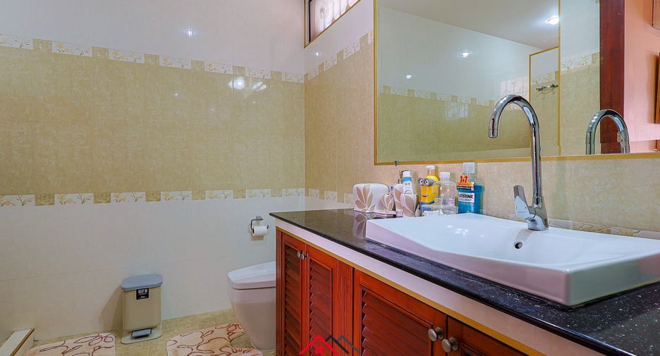 Haus zum Kauf mit 6 Zimmer in Huay Yai, Pattaya