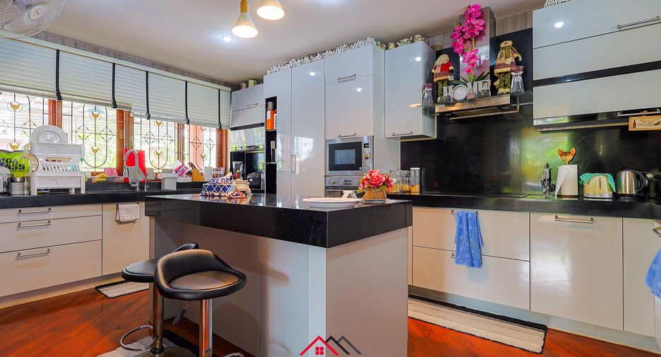 Haus zum Kauf mit 6 Zimmer in Huay Yai, Pattaya