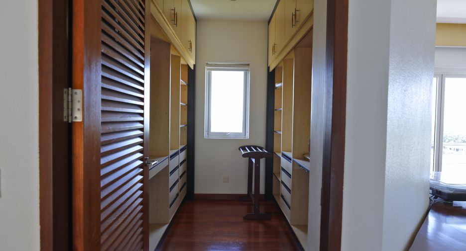 Villa en venta de 5 habitaciones en Si Racha, Chonburi