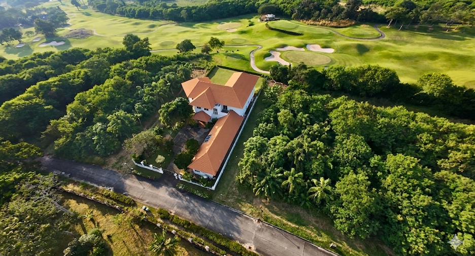 Villa en venta de 5 habitaciones en Si Racha, Chonburi