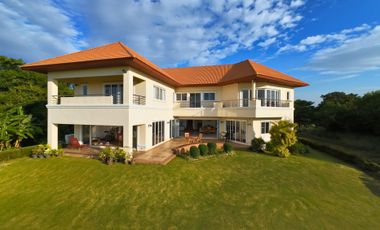 Villa en venta de 5 habitaciones en Si Racha, Chonburi