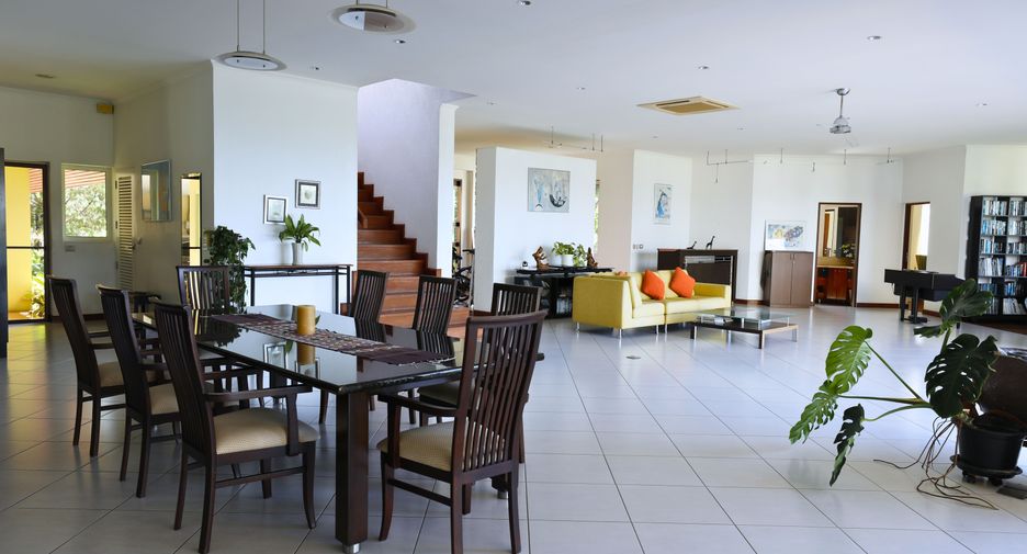 Villa en venta de 5 habitaciones en Si Racha, Chonburi