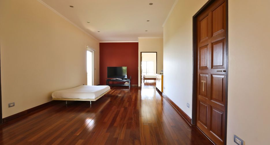 Villa en venta de 5 habitaciones en Si Racha, Chonburi