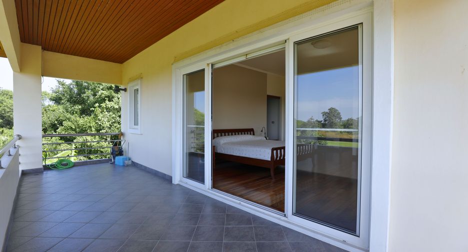 Villa en venta de 5 habitaciones en Si Racha, Chonburi