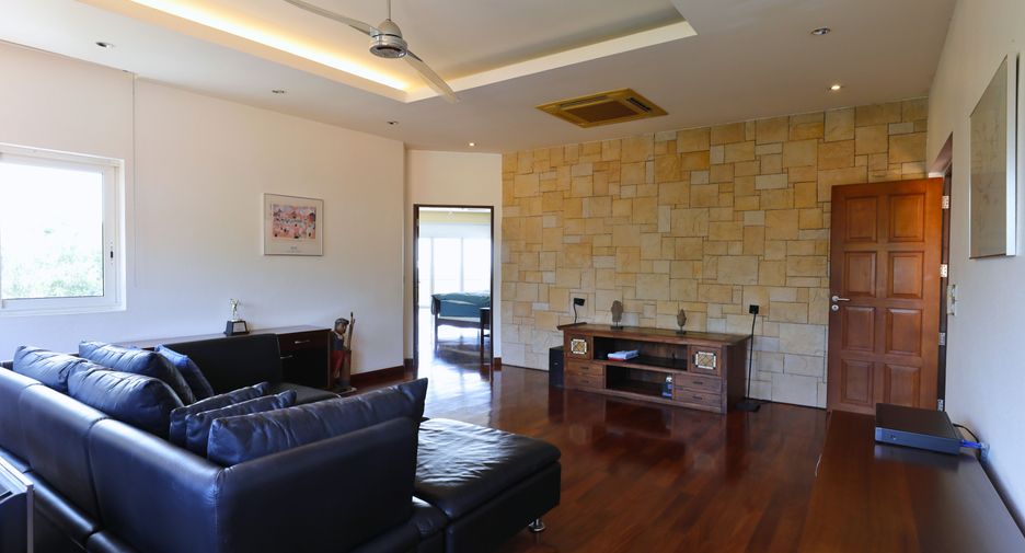 Villa en venta de 5 habitaciones en Si Racha, Chonburi