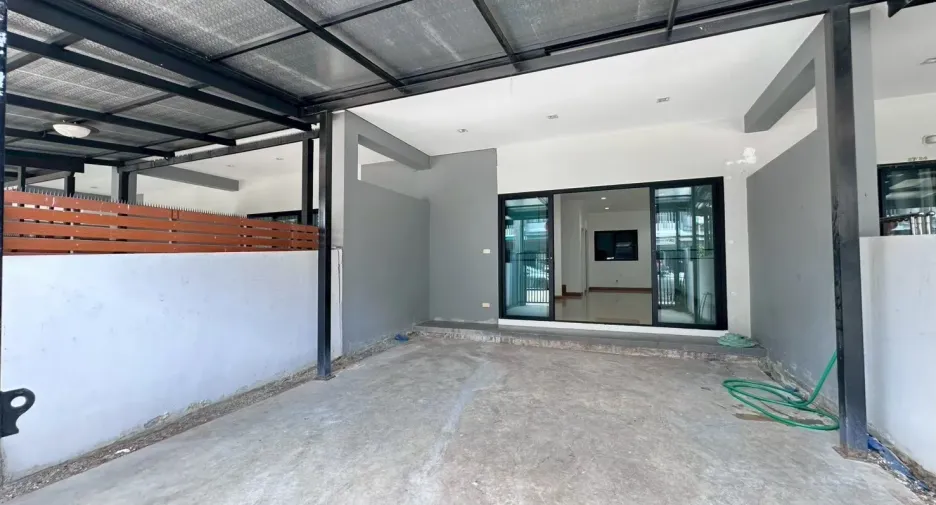 For sale 3 bedrooms townhouse in Nong Khaem, Bangkok