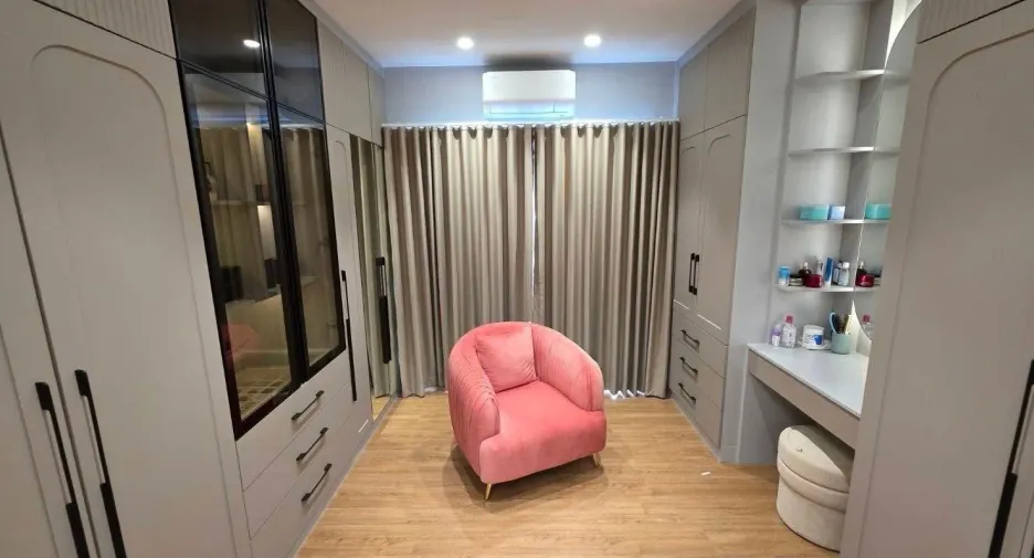 For sale 4 bedrooms house in Bang Phli, Samut Prakan
