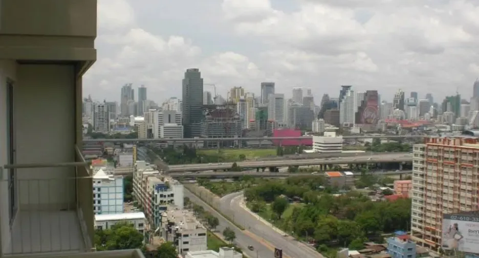 À vendre studio condo à Huai Khwang, Bangkok
