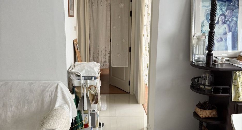For rent 2 bedrooms condo in Sathon, Bangkok