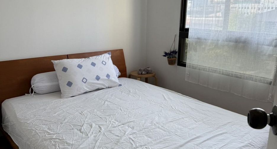 For rent 2 bedrooms condo in Sathon, Bangkok