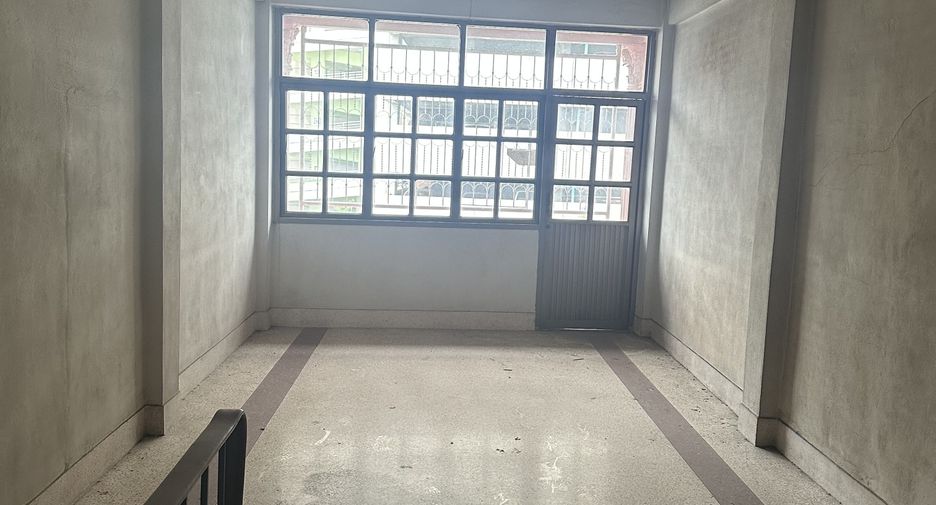 For rent 4 bedrooms retail Space in Samphanthawong, Bangkok