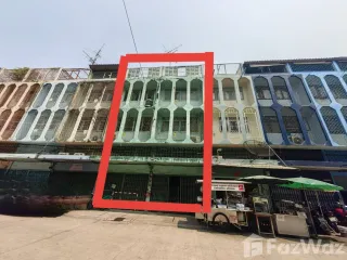 For sale 3 bedrooms townhouse in Phra Khanong, Bangkok
