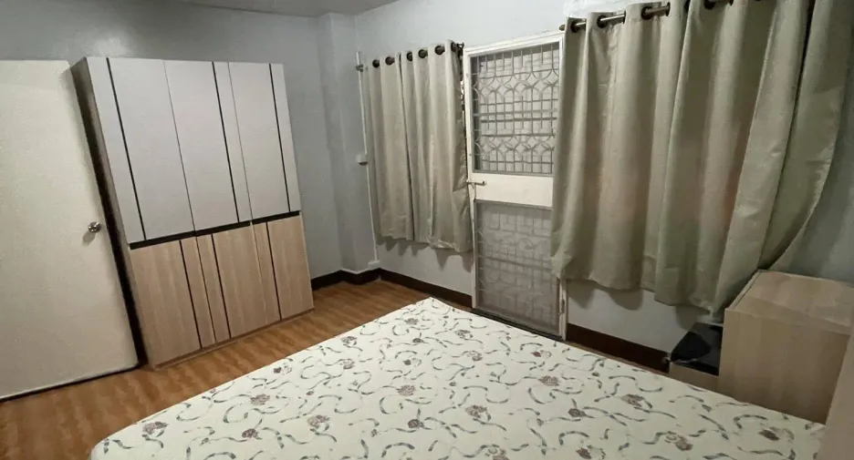 Reihenhaus zur Miete mit 3 Zimmer in Phra Khanong, Bangkok