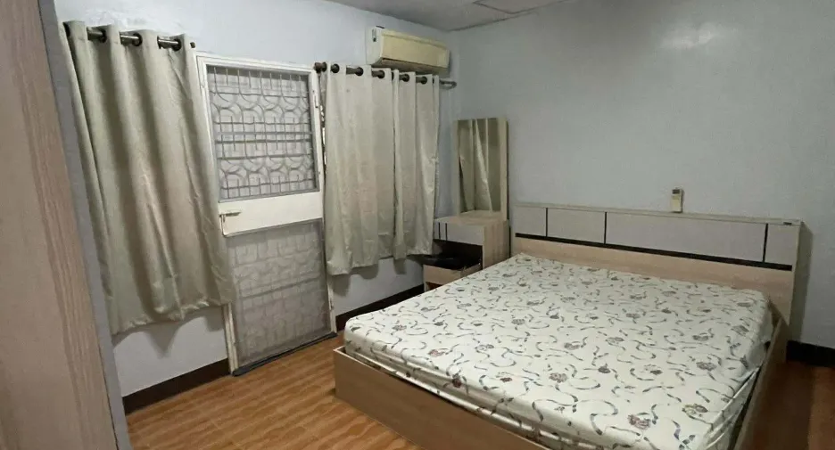 Reihenhaus zur Miete mit 3 Zimmer in Phra Khanong, Bangkok